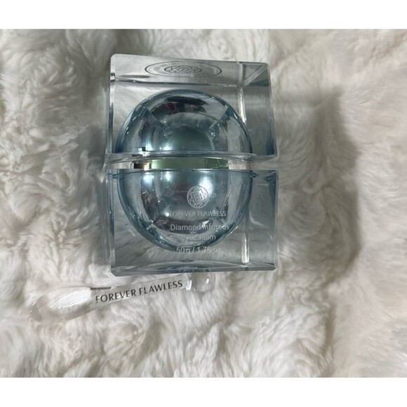 FOREVER FLAWLESS BLUE DIAMOND INFUSED EYE SERUM 1.76 fl - Picture 3 of 6